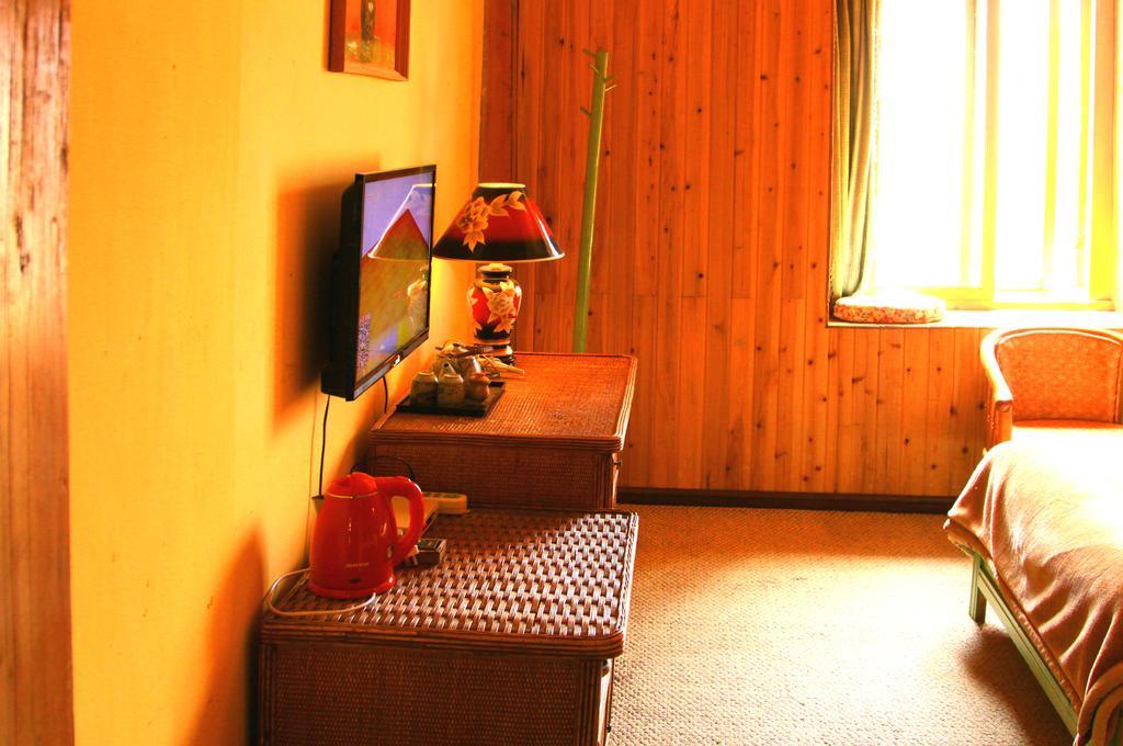 Shangri-La Lao Shay Youth Hostel Exterior photo
